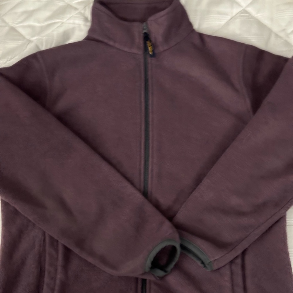 Women’s Woolrich zip up Sweater, no stains, great used condition